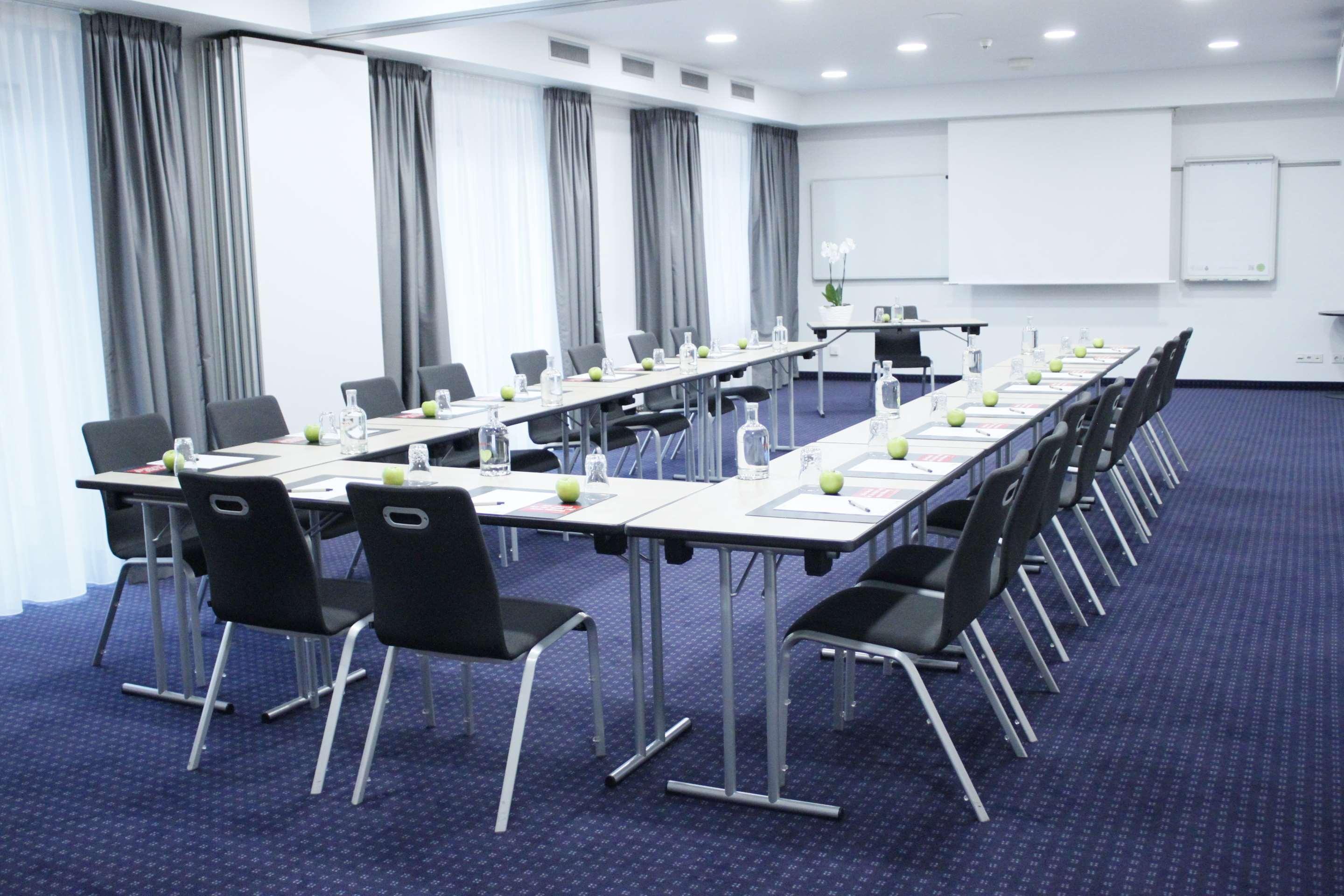 อินเตอร์ซิตี้โฮเทล สนามบินแฟรงก์เฟิร์ต Hotel Frankfurt am Main ภายนอก รูปภาพ