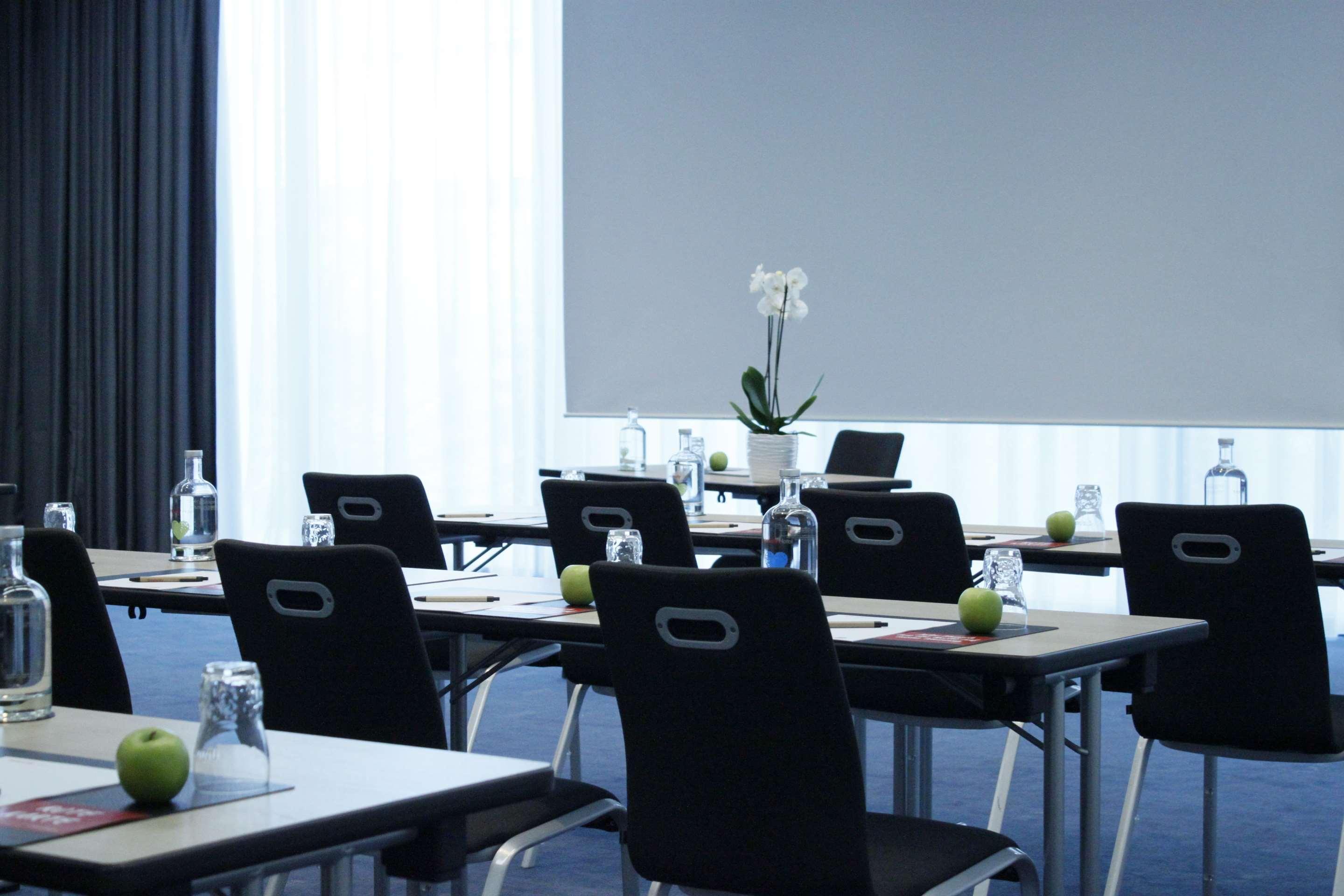 อินเตอร์ซิตี้โฮเทล สนามบินแฟรงก์เฟิร์ต Hotel Frankfurt am Main ภายนอก รูปภาพ